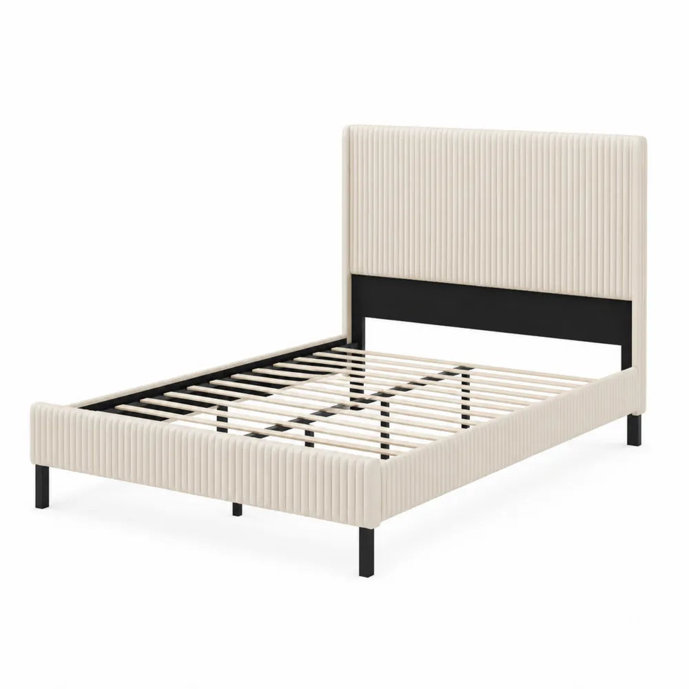Letto matrimoniale in tessuto beige con struttura in acciaio